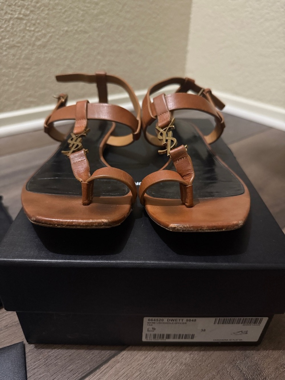 Saint Laurent Tan Leather Cassandra 05 FLAT SA - Picture 2 of 3